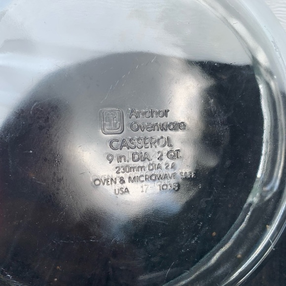 2 Anchor Hocking Ovenware 9” Round 2Qt And 8.25